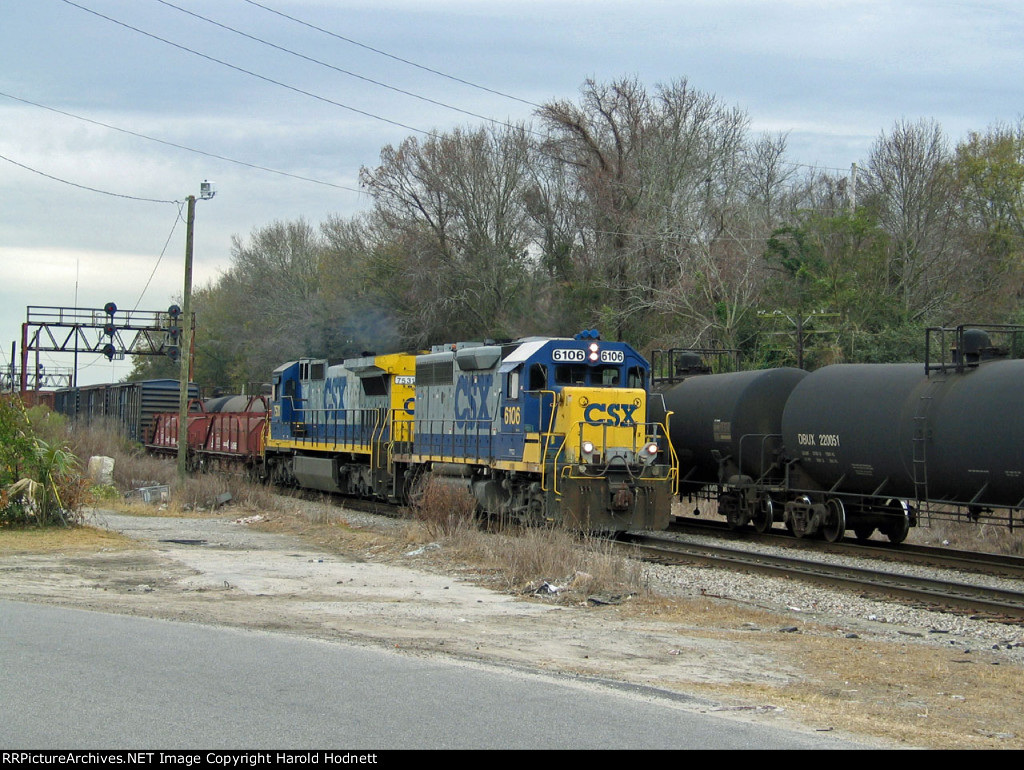 CSX 6106 & 7531 lead a train out of Bennett Yard